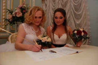 В России признали законным зарегистрированный в Питере брак между двумя женщинами