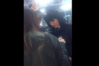 Полицейская в московском аэропорту оскорбила девушку, та обозвала ее "хохлушкой" (ВИДЕО)