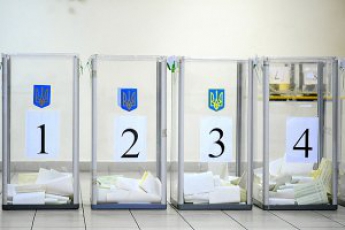 У Порошенко хотят провести местные выборы после изменений в Конституцию