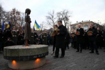 Порошенко сравнил Голодомор с российско-украинской войной 2014 года (ВИДЕО)