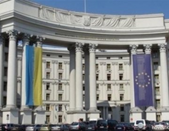 Украина начала разбираться с запретом ее флага в Минске