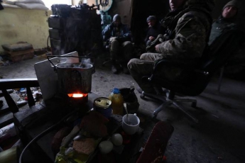 Минобороны держит солдат на голодном пайке, в то время как склады госрезерва "трещат" от запасов (ВИДЕО)