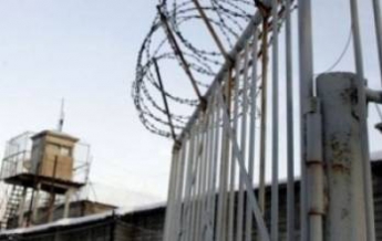 В Луганской области четверо заключенных сбежали из колонии строгого режима через поврежденную снарядами ограду
