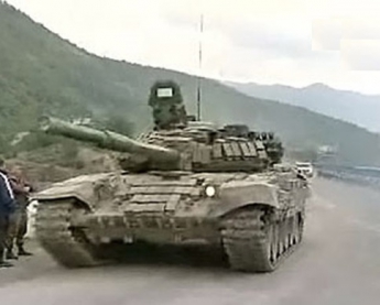 В Донецк продолжают прибывать танки с наемниками из России
