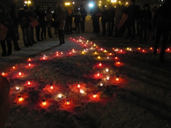 Студенты устроили флешмоб в память об умерших от СПИДа (фото)