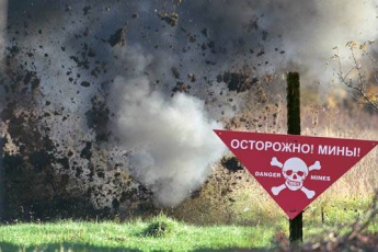 Под Новоазовском террористы наткнулись на собственные минные заграждения, есть жертвы