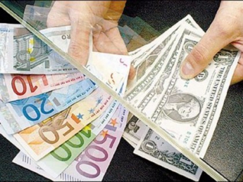 Доллар и евро повысились - курсы валют от Нацбанка