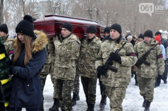 Потомка последнего кошевого атамана, который погиб под Красным Лучом, сегодня похоронили в Запорожье (фото)