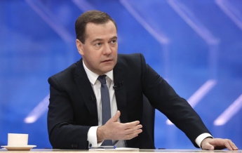 Украину ждет дефолт в случае невыплаты кредита - Медведев