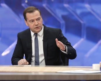 Медведев хочет чтобы на Донбассе стало так же хорошо, как в Крыму