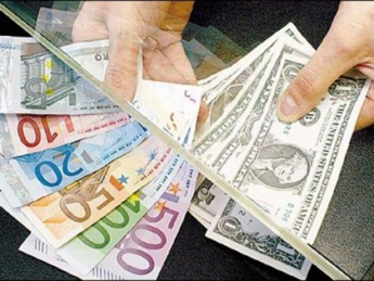 Доллар и евро снова выросли, — курсы валют от Нацбанка