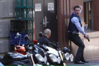 Полиция Сиднея взяла штурмом кафе с заложниками, есть раненые