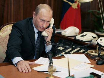 Путин регулярно звонит Порошенко, — Ложкин