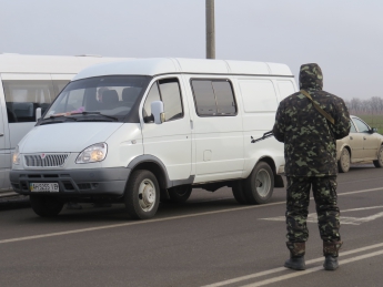 В сторону Донецка через Мелитополь везли 100 тыс. долларов и сумку с ключами от автомобилей  (видео)