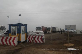 На въезде в Крым из Украины образовалась очередь в тысячу автомобилей