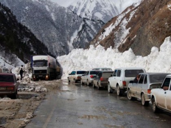 Снегопад частично отрезал Грузию от России