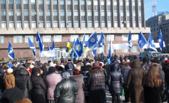 Запорожские профсоюзы требуют от Порошенко укротить Яценюка и его грабительские реформы