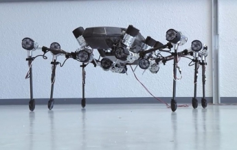 Ученые создали шестилапого робота-насекомого (видео, фото)