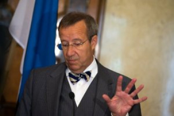 Президент Эстонии отказался от визита в Москву на 9 мая