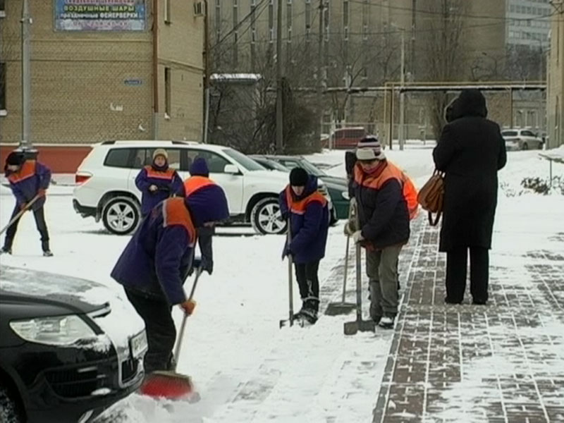 Коммунальщики убирают снег и готовятся к оледенению, фото 2