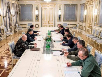 Порошенко провел совещание с руководителями силовых ведомств (фото)