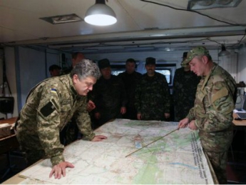 В понедельник Порошенко передаст армии 100 единиц военной техники