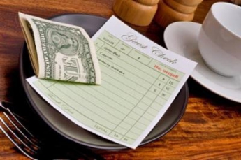 В США мужчина оставил официанту $ 11 тыс. чаевых