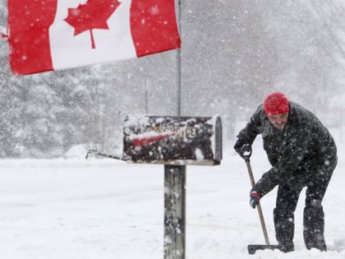 В Канаде 150 тысяч домов остались без света из-за снегопада