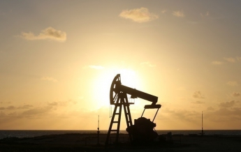 Нефть продолжает стремительно дешеветь