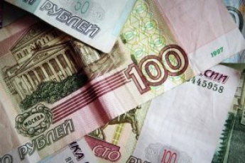 Российский рубль ускорил падения вслед за снижением цен на нефть