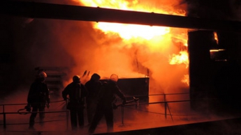 Крупный пожар в Киеве: 2 тысячи квадратных метров в огне (ВИДЕО, ФОТО)