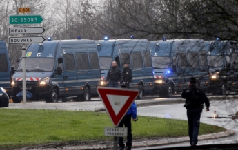 Теракт в Париже: подозреваемые окружены, задействованы 80 тыс. полицейских (фото, видео)