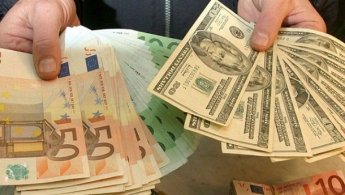 Доллар и евро подешевели, - курсы валют от Нацбанка