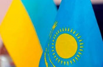 Казахстан передал властям Украины гуманитарную помощь для Донбасса