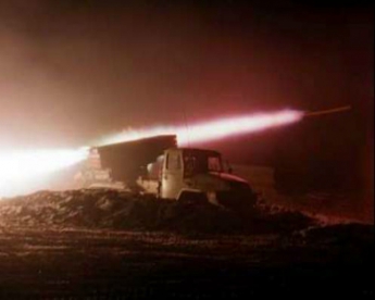 В Донецке не стихает бой, небо озаряют взрывы (видео)