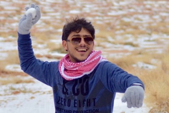 В Саудовской Аравии выпал снег: жители страны играют в снежки (фото)
