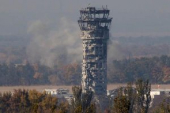 Боевики разрушили диспетчерскую башню аэропорта Донецка (фото)