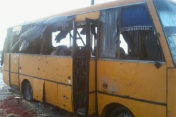 Боевики обстреляли автобус под Волновахой, чтобы помешать передвижению сил АТО