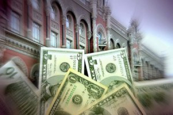 НБУ за год в 3 раза увеличил продажу валюты на межбанке - до $ 9 млрд