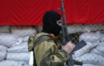В Донецке подростка заставили спрятать сине-желтый портфель, - жительница Донбасса
