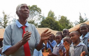 В Кении пошла в школу 90-летняя бабушка