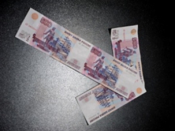 Российский рубль обвалился на новостях о понижении рейтинга
