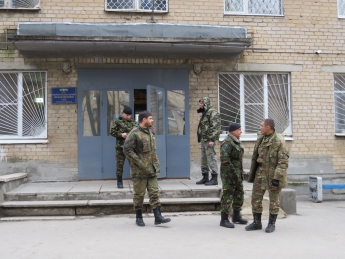 Запорожская Самооборона «следит» за подсудимыми по делу ОПГ