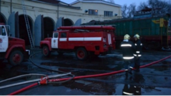 В Одессе горел цех по ремонту локомотивов (фото)