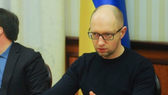 В этом году Украина должна отдать 11 млрд долларов, — Яценюк