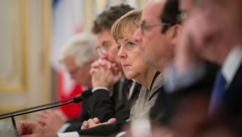 План Меркель и Олланда предусматривает внеблоковость и федерализацию Украины