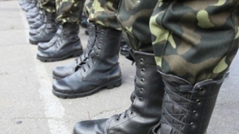 У Порошенко уверяют — запрета на выезд военнообязанных за границу нет