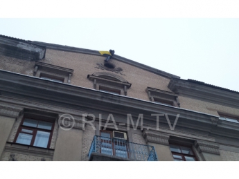 Очередная провокация. На здании аграрного университета повесили чучело с украинским флагом (фото)