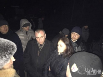 Родственники военных, которые находятся в Дебальцево, перекрыли трассу Киев–Чоп