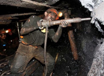 Угольные шахты продолжают подкармливать жителей Донбасса
